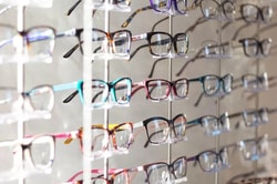 the online eyewear market