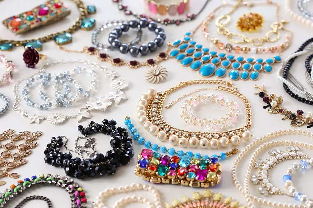 the costume jewelry market