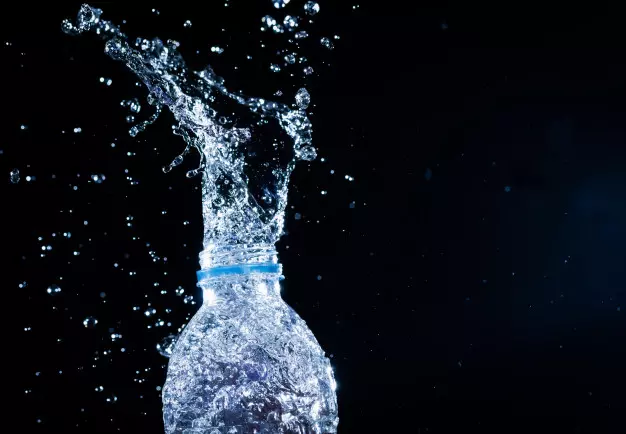 le marché de l'eau en bouteille