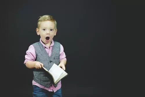 le marché des vêtements pour enfants