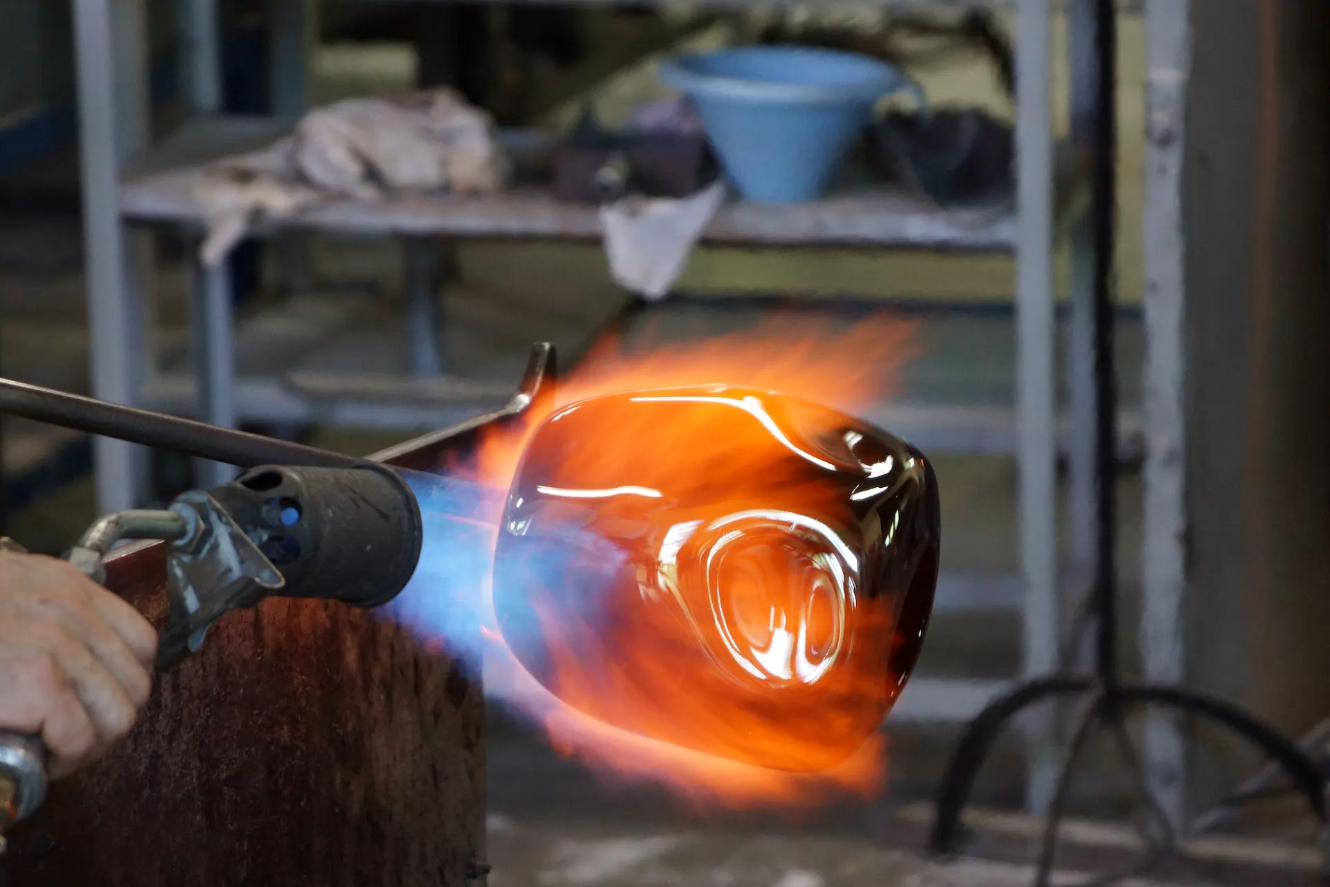 The artisanal glassmaking market