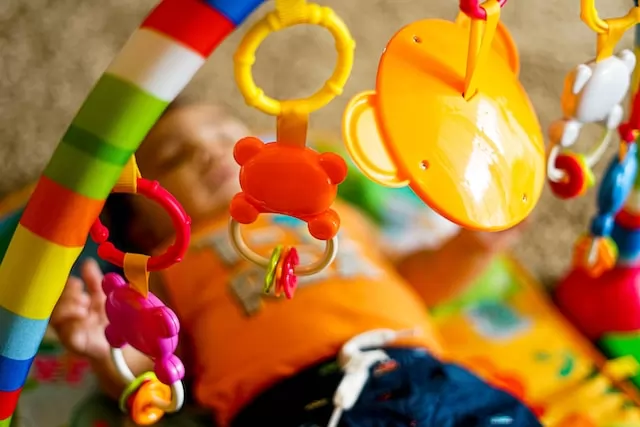 le marché des jouets pour bébé